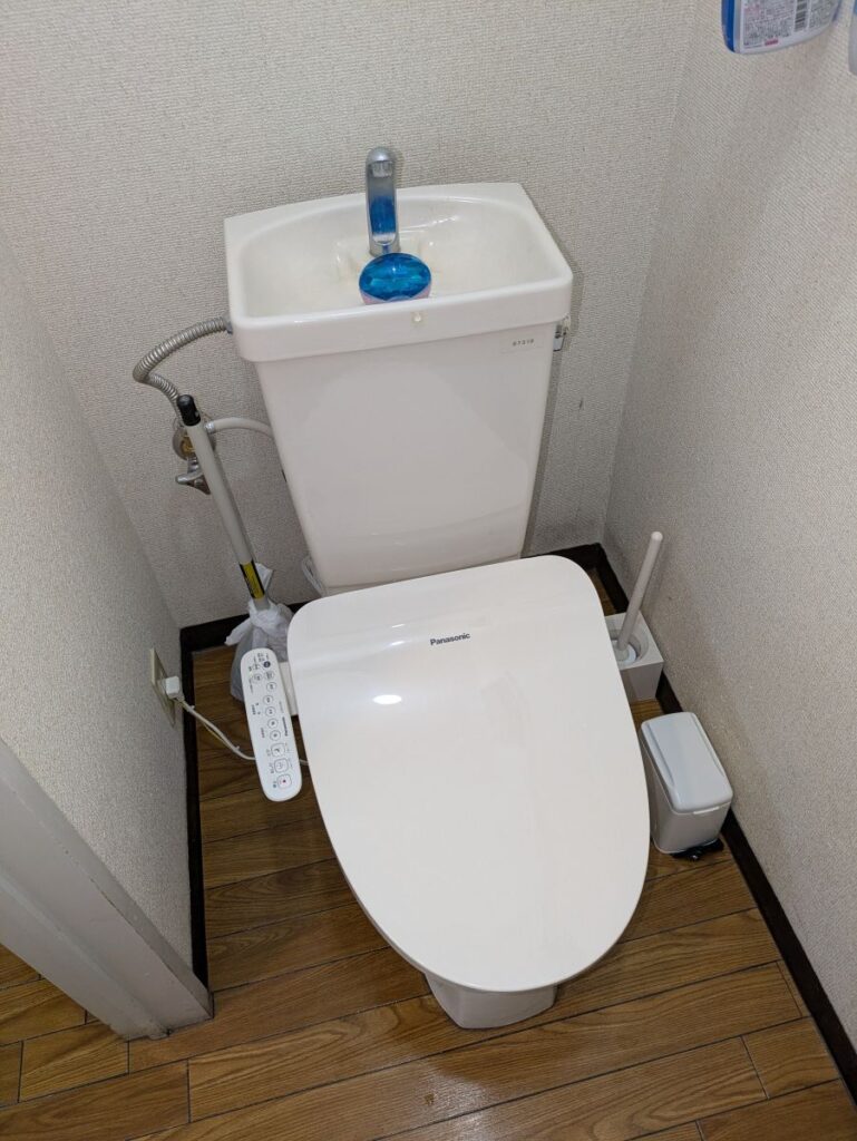 めぐみ薬局アルファー店 トイレ改修後 温水洗浄便座