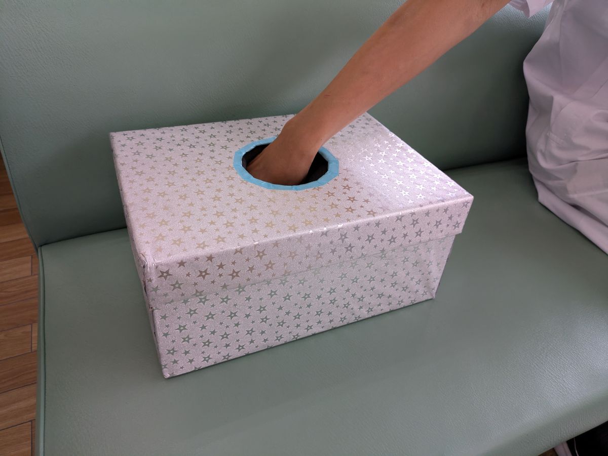 八千代市｜子どものお薬を応援！薬局に手作りガチャBOXが登場