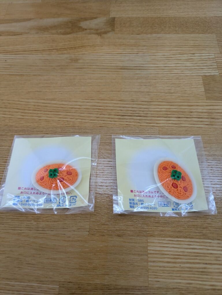 ご兄弟がガチャガチャBOXで引き当てたおそろいのスパゲティ形消しゴム