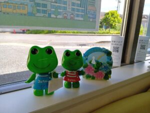 【千葉市・星久喜】カエルたちと初夏の窓辺｜梅雨前に思い出したいお薬の保管