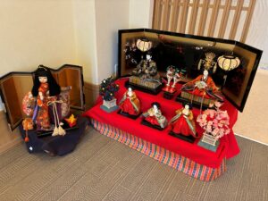 市原市の高齢者住宅で出会った雛飾り｜ひな人形もセカンドライフ