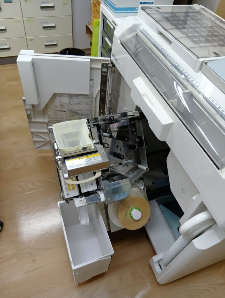 市原市のみずき薬局で使用している分包機の内部