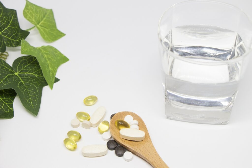 サプリと薬の飲み合わせで起こりやすい注意点