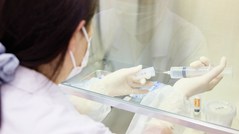 クリーンベンチを設置。輸液調剤にも対応できます。