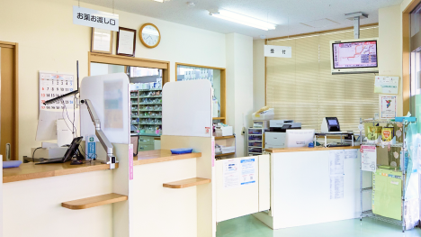 受付・薬お渡し口はコチラ。わかりやすい説明を心がけています。