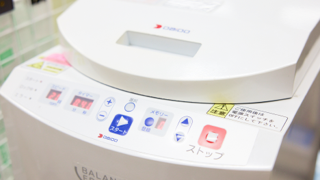 約40秒で軟膏を混合。お待たせしない工夫を常におこなっています。