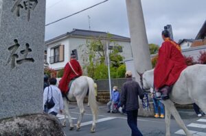 【香取市・佐原】12年に一度の神幸祭が薬局前を行進｜地域の一員として迎えた特別な一日