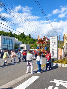 薬局の前にも山車が！佐原の大祭で感じた地域のつながり
