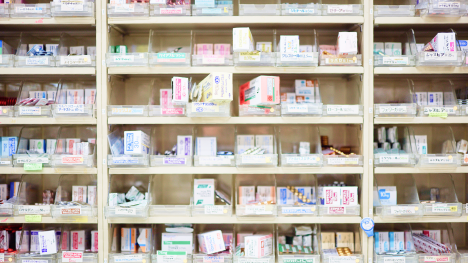 医薬品の備蓄は1200品目以上。お薬の取り寄せにも柔軟に対応します。