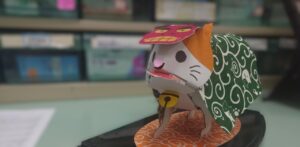 【豊四季駅前】ひまわり薬局の新年のご挨拶｜「鯛」をくわえた獅子舞ねこが登場！