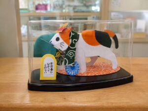 柏市・豊四季駅前で見つけた「残暑猫」｜季節の飾りをご紹介