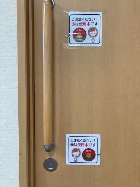 めぐみ薬局津田沼店のトイレ案内掲示改善写真