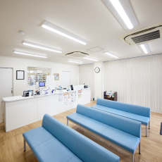 健栄 つが駅前薬局 店内