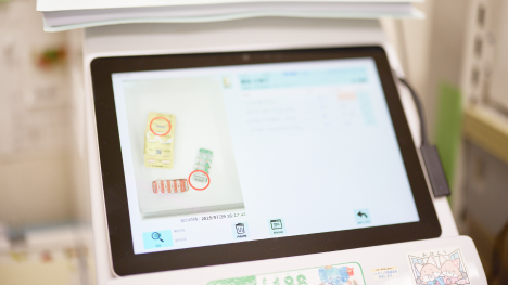 安全第一。正確な調剤を行うため、画像監査機を取り入れています。