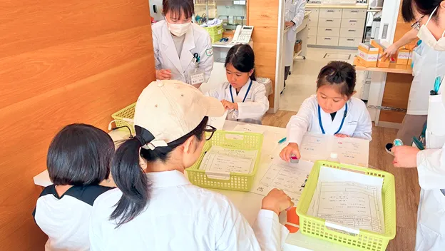 子ども薬剤師体験