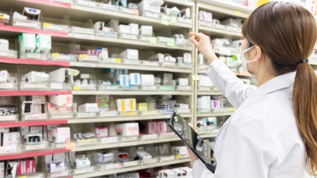 薬局で、副作用歴などを確認した上、医薬品を揃える