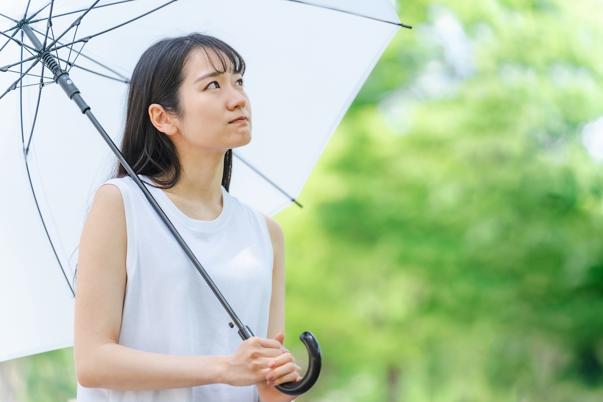 気象病（天気痛）を乗り切る！低気圧で頭痛が起こるなどの体調が崩れるメカニズム