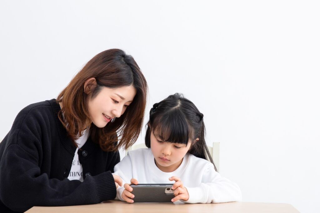 子どものスマホ使用、家庭でどう対策する？
