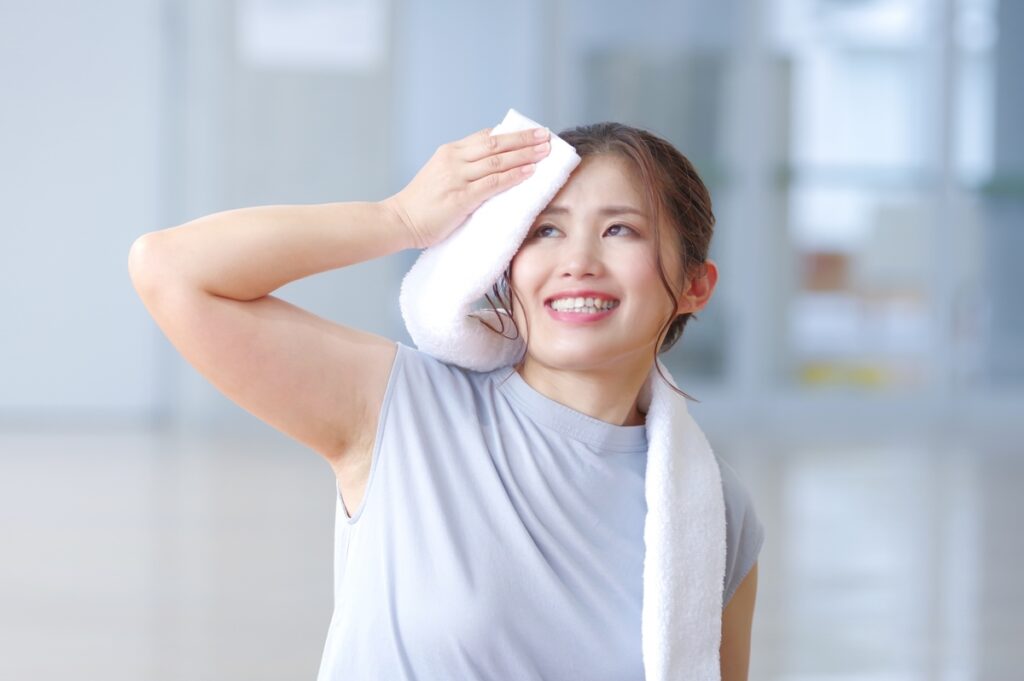 夏は肌ダニ・顔ダニが増殖しやすい?汗・皮脂との関係