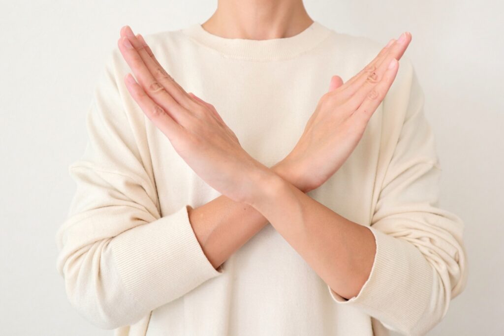 皮膚についているマダニを見つけたら、自分では取らず医療機関へ！